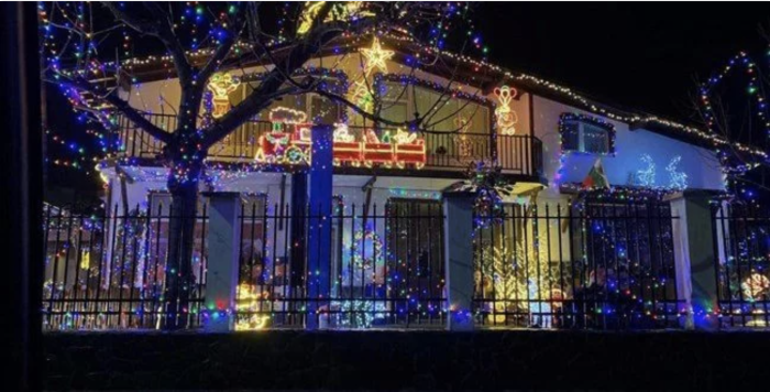 Коледна къща в Дупница се превърна в атркация